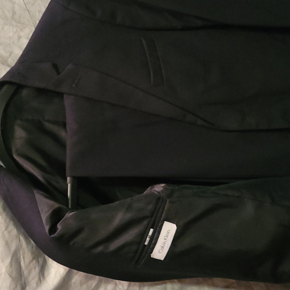 Men's suit Calvin klein size 18
